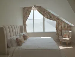 Фота штор для мансарднай спальні