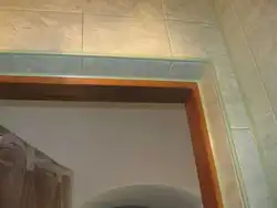 Фото плитка в ванной у двери