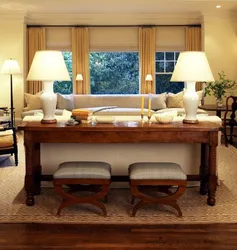 Столик за диваном в гостиной фото
