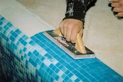 Ваннаға арналған плитка желімінің фотосуреті
