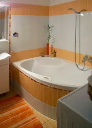 Ванна бөлмесінің фотосуретіндегі плиткалары бар кран