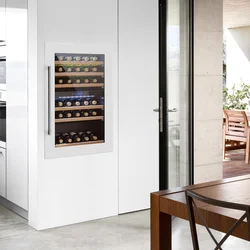 Встраиваемый винный шкаф на кухне фото
