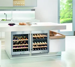 Встраиваемый винный шкаф на кухне фото