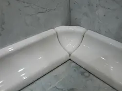 Бортик из плитки в ванной фото