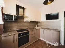 Белая кухня с темным деревом фото