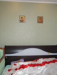 How to hang icons in the bedroom photo