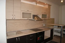 Photo of a kitchen with a chipboard apron
