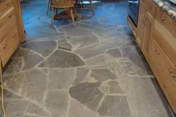 Падлогу з каменя на кухні фота