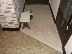 Фото когда плитка с кухни в коридор