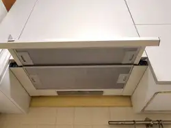 Как встроить вытяжку в шкаф кухни фото