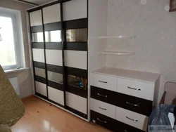 Комод и шкафы в одной гостиной фото