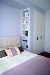 Встраиваемые полки в стене в спальне фото