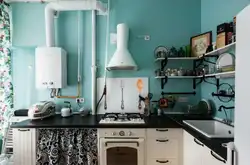 Кухня з газавым катлом і халадзільнікам фота