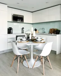 Стол для кухні фота ў шэрым колеры