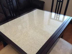 Мизи ошхона аз countertop барои акс ошхона