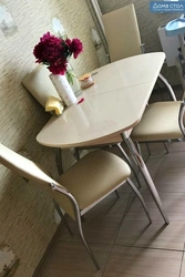 Бежевый стол и стулья на кухню фото