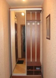 Koridorların fotoşəkili panel evlərdə quraşdırılmış qarderob