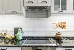 Mətbəx backsplash fotoşəkili üçün böyük ölçülü plitələr