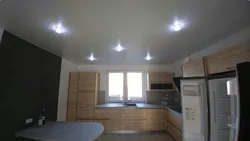Glossy or matte ceilings in the kitchen photo