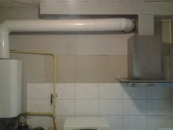 Фото газовая труба и вытяжка на кухне