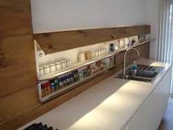 Навесные шкафы на кухне во всю стену фото