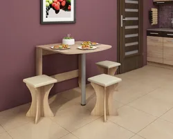 Абедзенны стол для маленькай кухні да сцяны фота