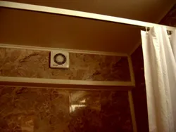 Banyoda Xruşşovda havalandırma və tualet fotoşəkili
