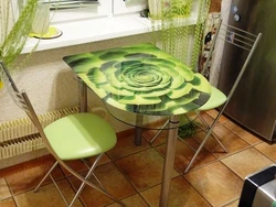 Стол для маленькай кухні з закругленымі бакамі фота