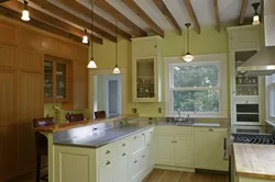 Дизайн потолка на кухне в деревянном доме фото