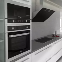 Кухня духовой шкаф и микроволновка в одном шкафу фото