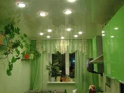 Xruşşev fotoşəkilindəki mətbəxdə asma tavanlar üçün lampalar