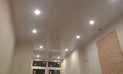 Xruşşev fotoşəkilindəki mətbəxdə asma tavanlar üçün lampalar