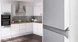 Ручки на встраиваемый холодильник фото если кухня без ручек