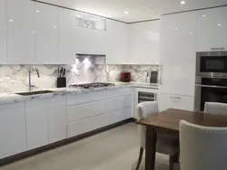 Фартук для кухни под мрамор белый с серой кухней фото