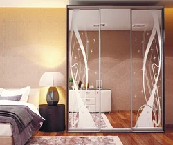 Photo of wardrobes in the bedroom with a pattern on one mirror