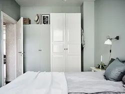 Интерьер спальни светлые шкафы