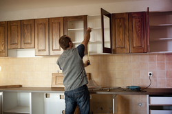 How to hang kitchen interior