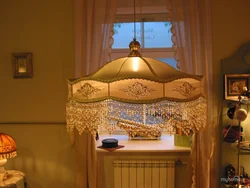 Лампаҳо дар дохили хонаи хоб