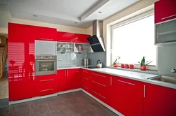Красно бежевый интерьер кухни