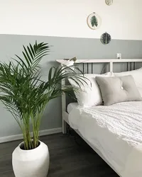 Искусственные растения в интерьере спальни