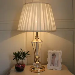 Mətbəx interyerində stolüstü lampa