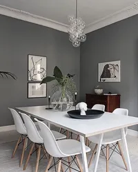 Серый стол в интерьере гостиной