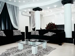 Черно белый интерьер гостиной шторы