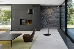 Серый камень в интерьере гостиной