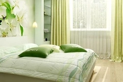 Інтэр'ер спальні з зялёным лісцем