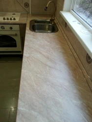 Столешница мрамор саламанка в интерьере кухни