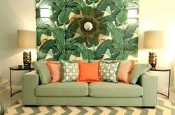 Стена с листьями в интерьере гостиной