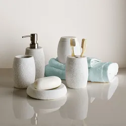 Керамические аксессуары для ванной в интерьере