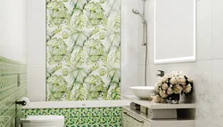Плитка с листьями в интерьере ванной
