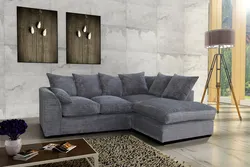 Қонақ бөлмесінің интерьеріндегі велюр бұрыштық диван